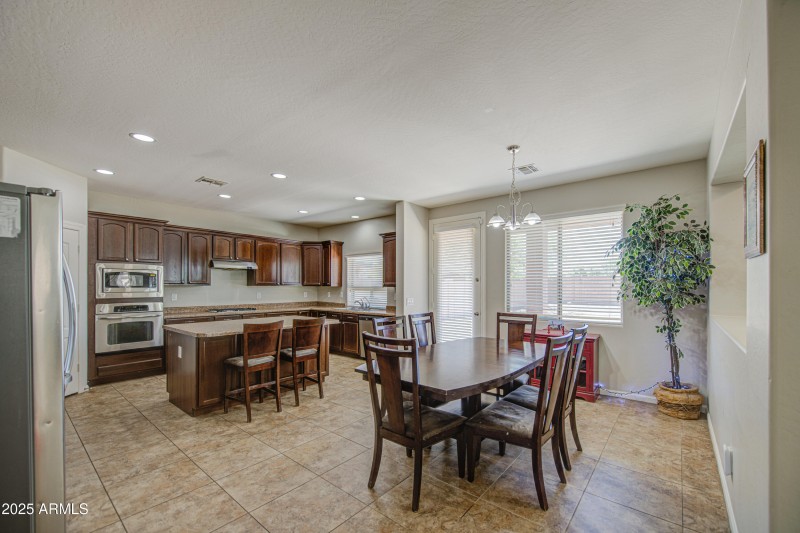 Eat in dining/Kitchen
