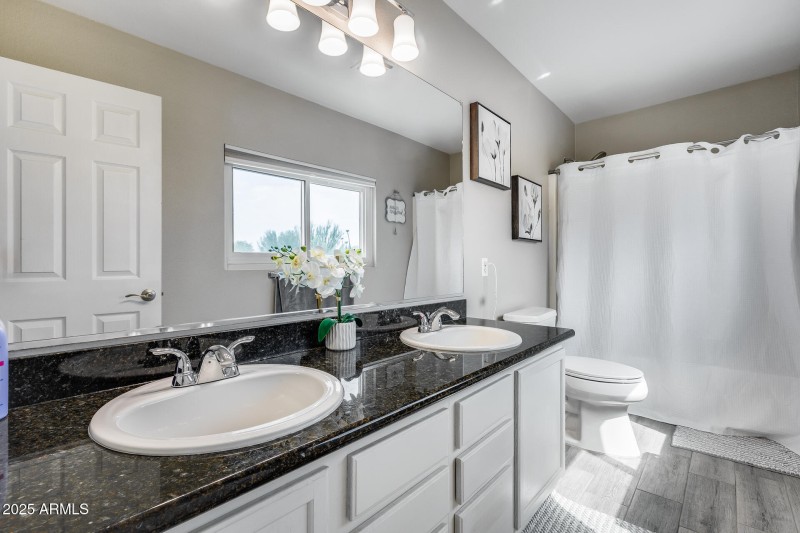 Primary Bath / Ensuite