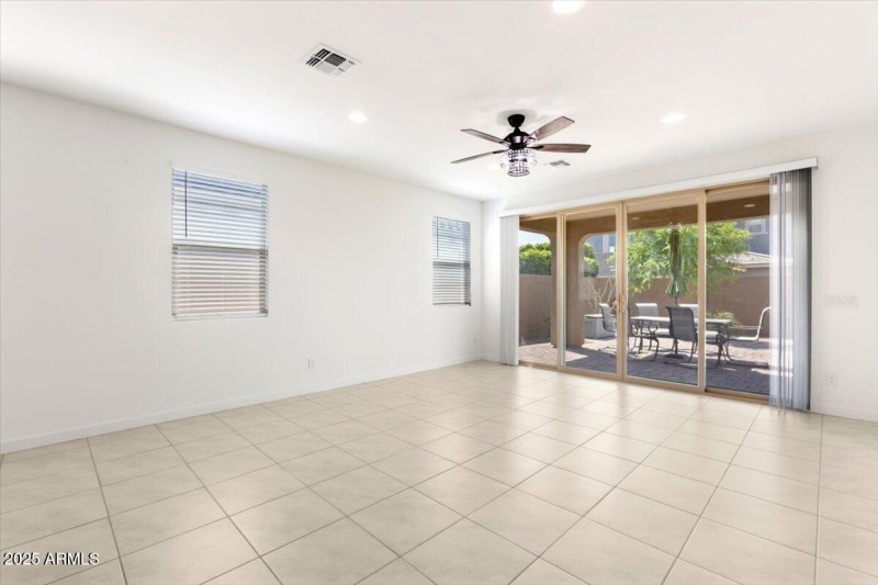 22521 E Twilight Dr great rm