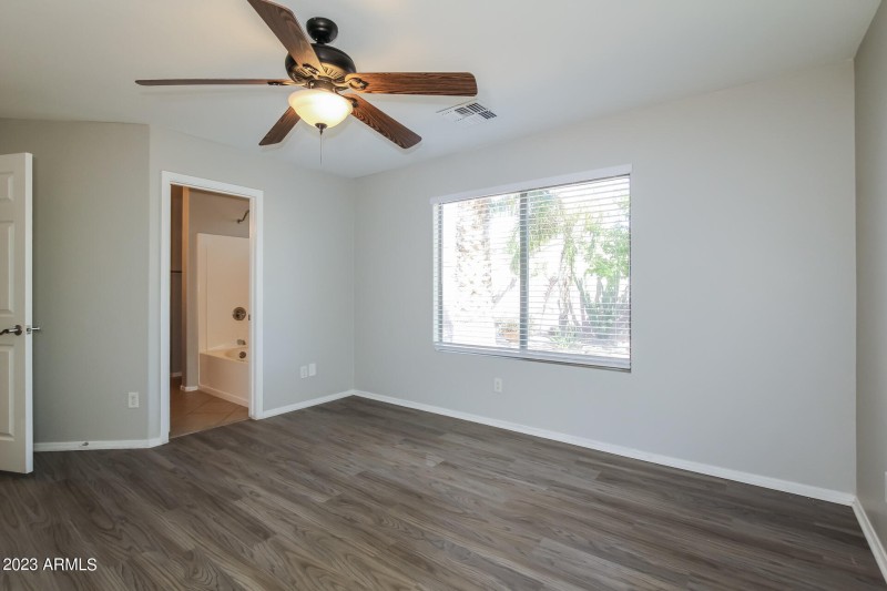 008-photo-master-bedroom-7546573