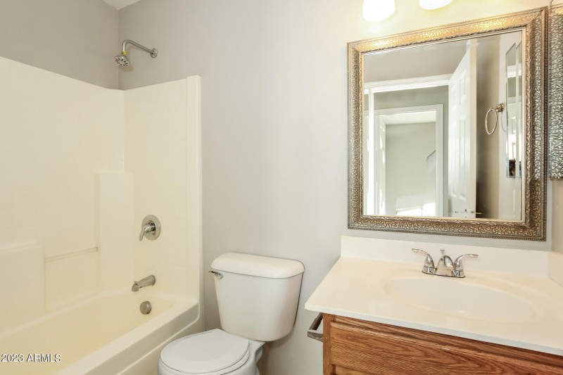013-photo-bathroom-7546570