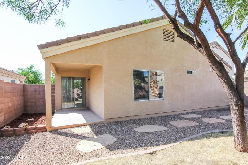 015-photo-rear-view-7546576