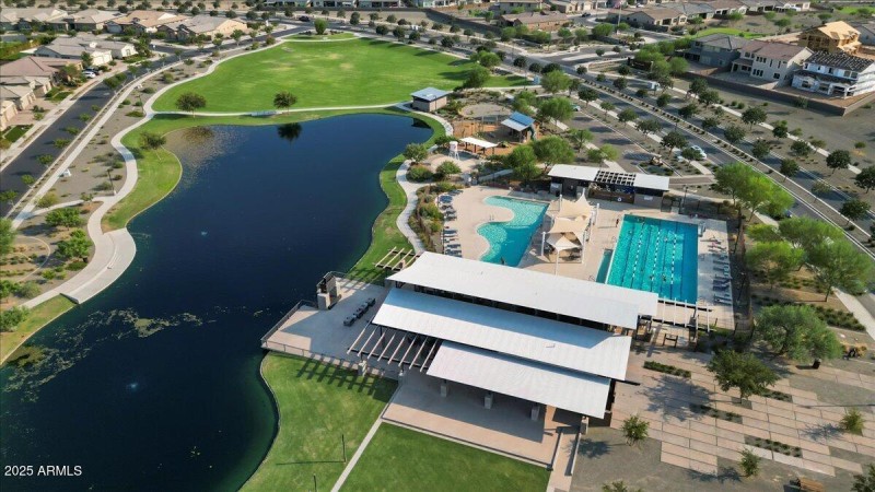 Harvest at Queen Creek lake and pool