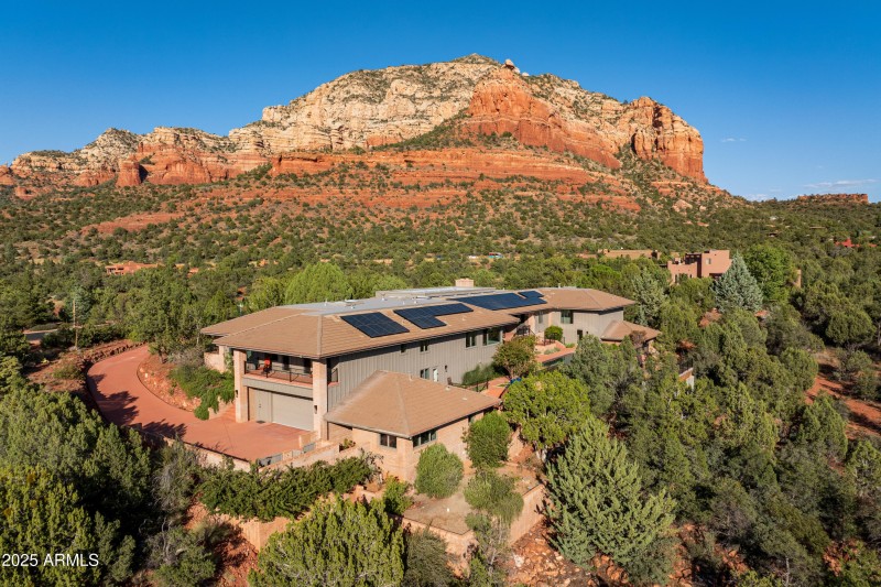 7 BD; 9 BATHS