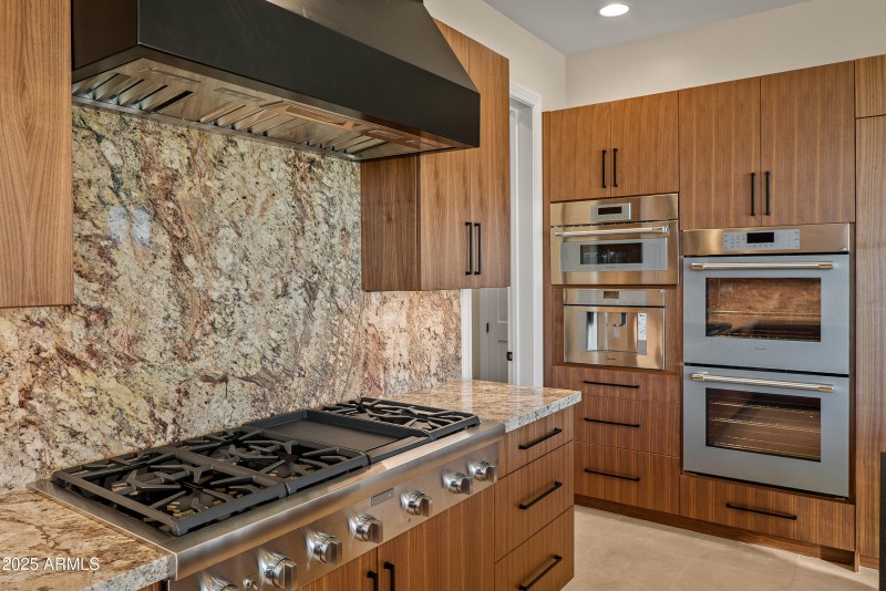COMMERCIAL GRADE RANGE & DOUBLE OVEN
