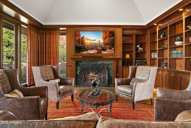 FAMILY ROOM (2)