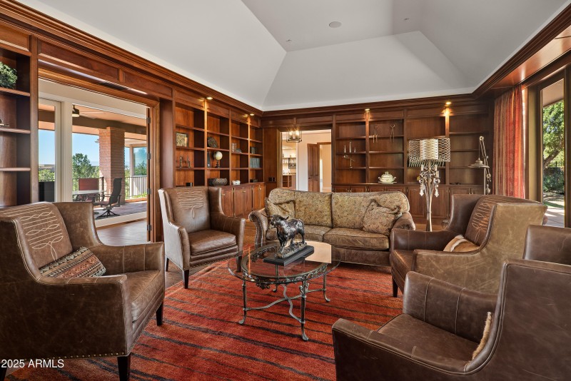 FAMILY ROOM (3)