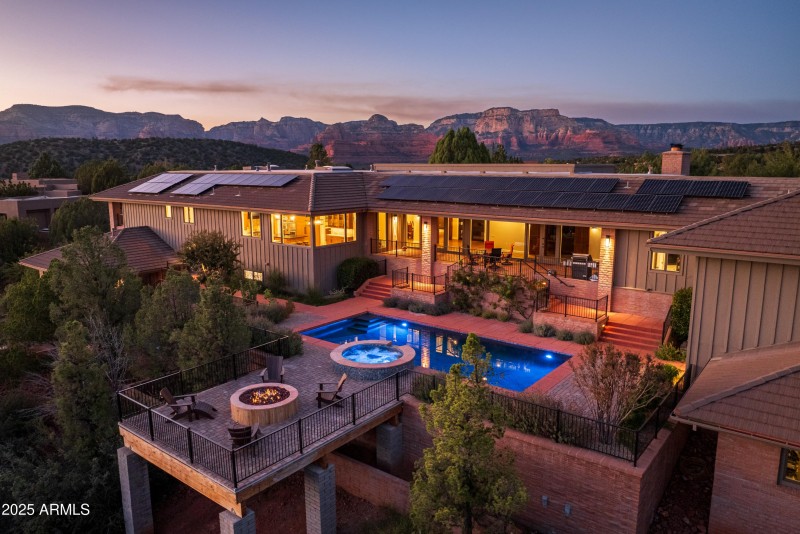 RESORT-STYLE LIVING