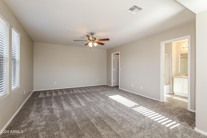 007-photo-master-bedroom-7827819