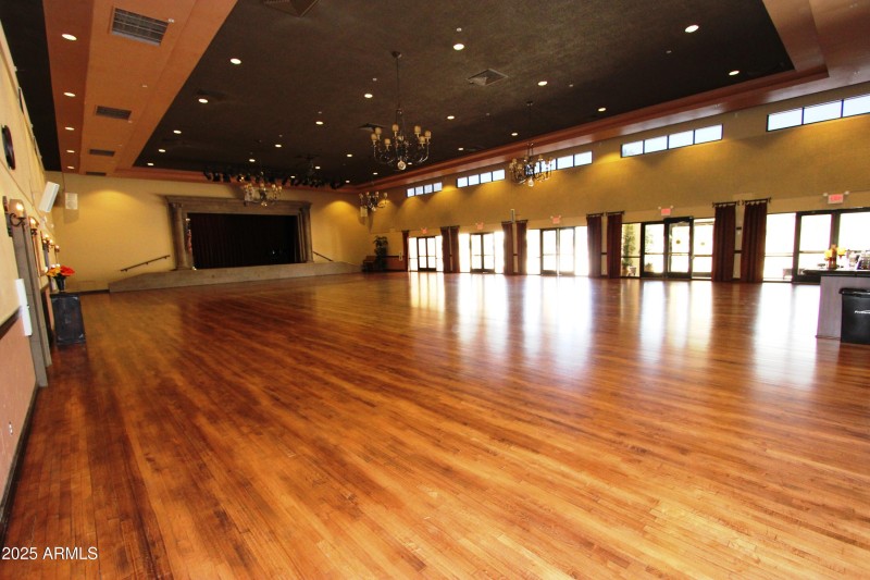 8 Cottonwood Dining