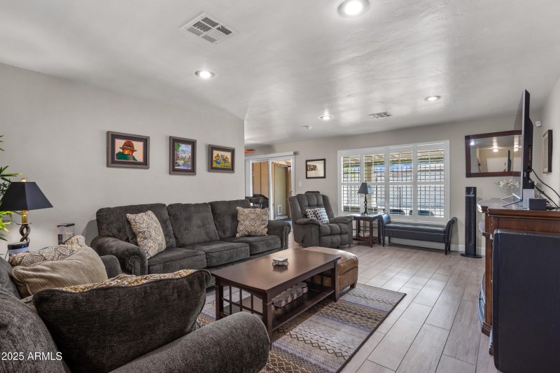 8_2301 n 38th st-12