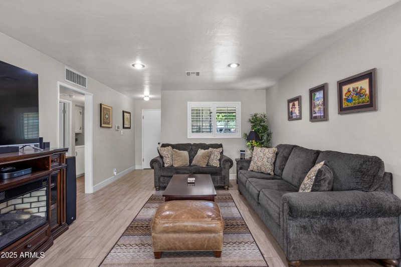 9_2301 n 38th st-13