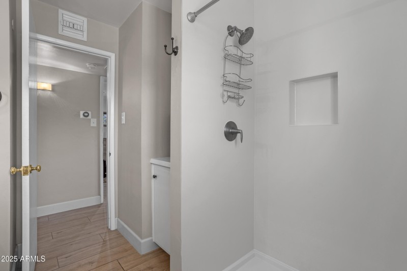 19_2301 n 38th st-8