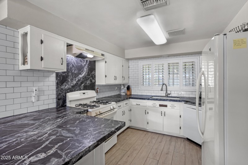 26_2301 n 38th st-19