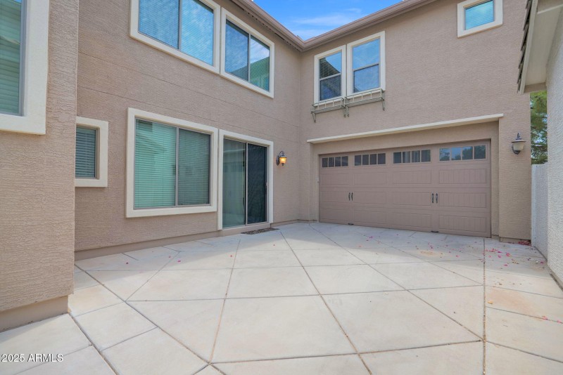 19095 Kingbird - 04Exterior