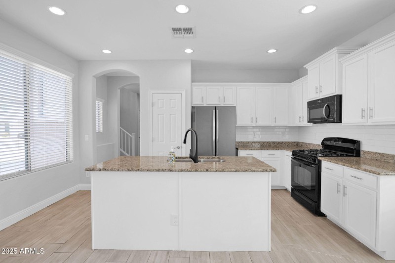 19095 Kingbird - 09Kitchen