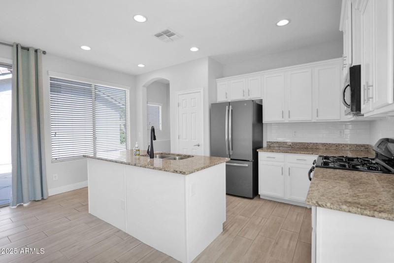 19095 Kingbird - 11Kitchen