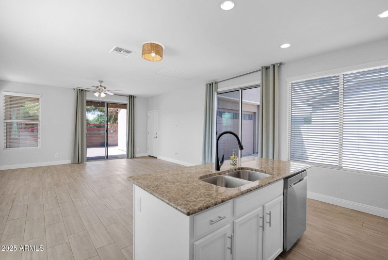 19095 Kingbird - 12Kitchen Greatroom
