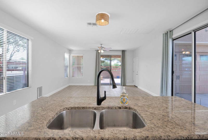 19095 Kingbird - 13Kitchen Island Greatr