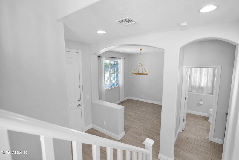 19095 Kingbird - 18Stairs
