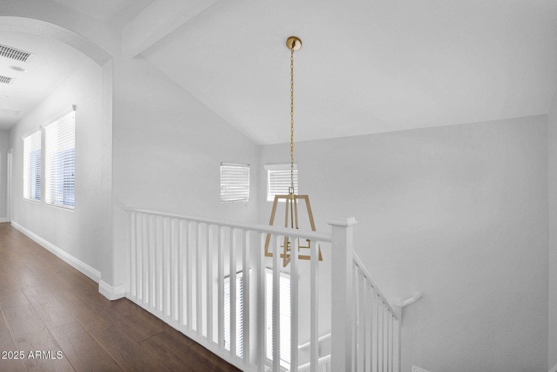 19095 Kingbird - 19Stairs
