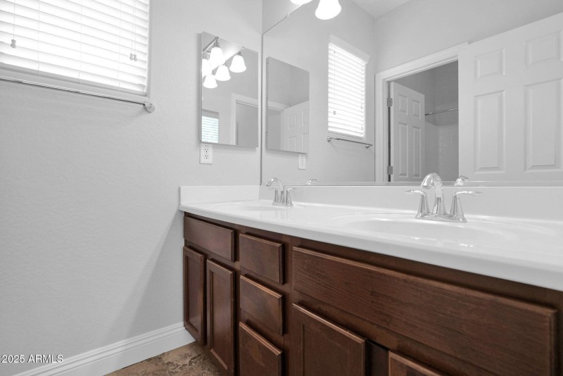 19095 Kingbird - 25Primary Bathroom