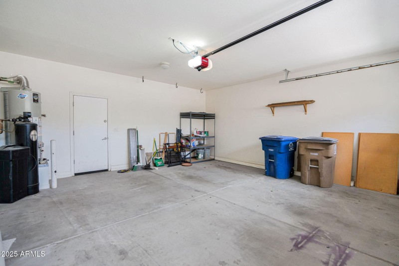 19095 Kingbird - 33Garage