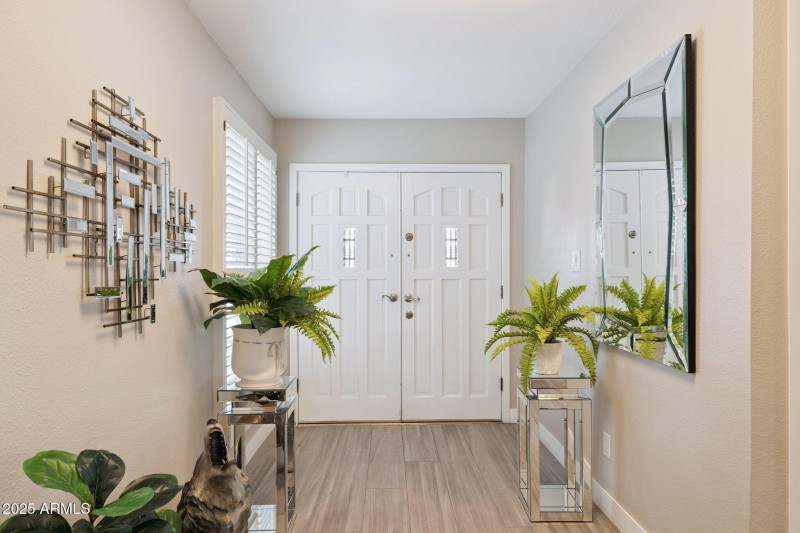 5-web-or-mls-207-w-surrey-ave