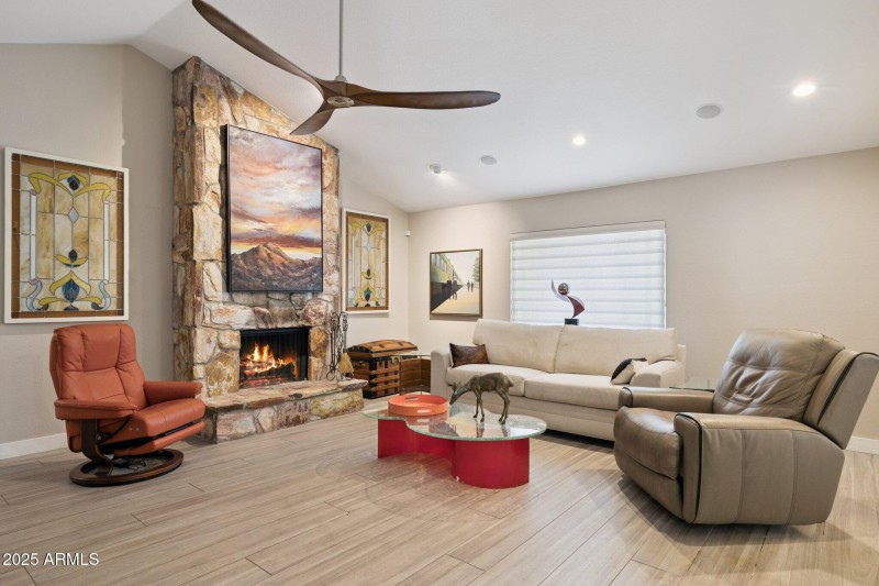 9-web-or-mls-207-w-surrey-ave