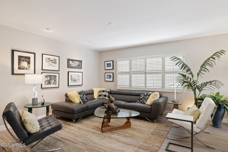 12-web-or-mls-207-w-surrey-ave