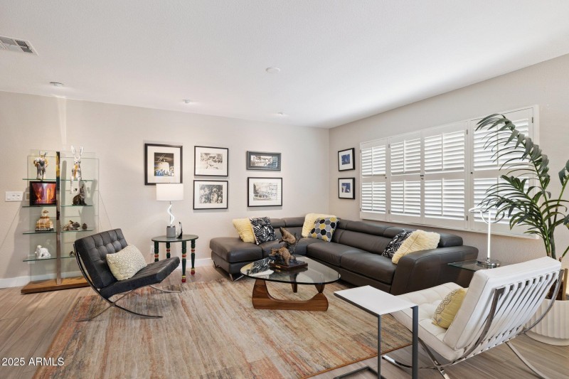 13-web-or-mls-207-w-surrey-ave