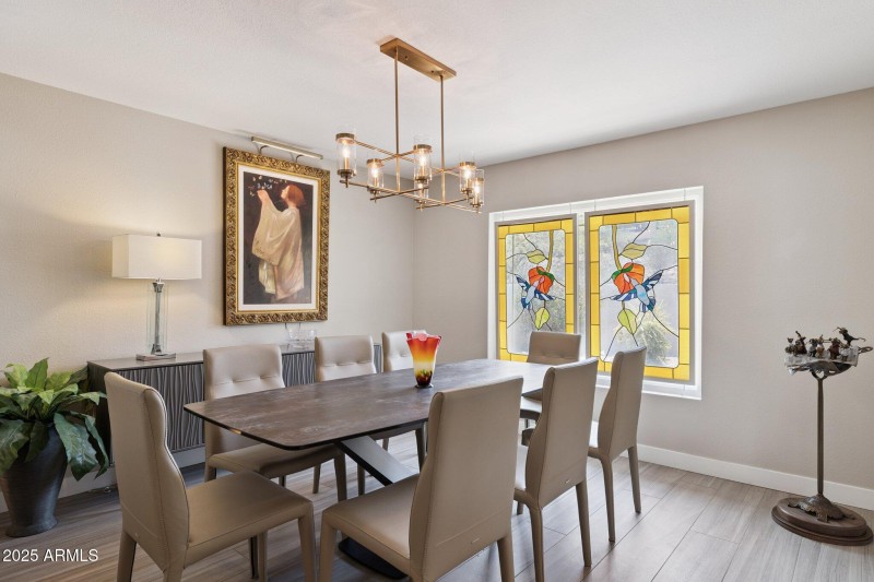 15-web-or-mls-207-w-surrey-ave