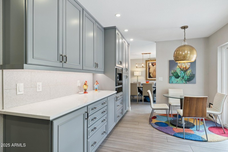 18-web-or-mls-207-w-surrey-ave