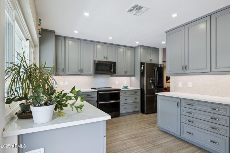 19-web-or-mls-207-w-surrey-ave