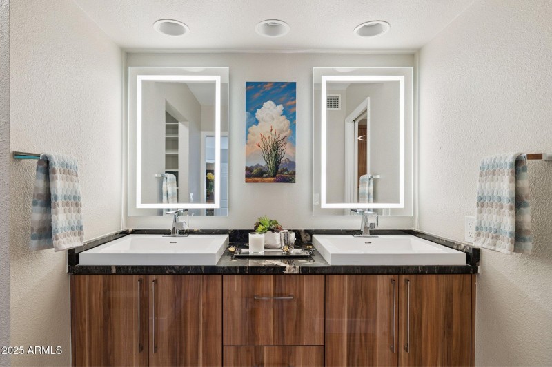 24-web-or-mls-207-w-surrey-ave