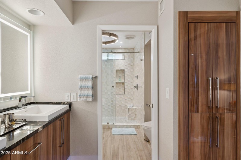 25-web-or-mls-207-w-surrey-ave