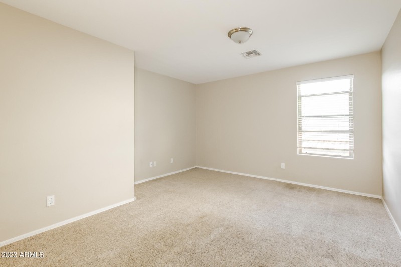 013-photo-bedroom-7612087