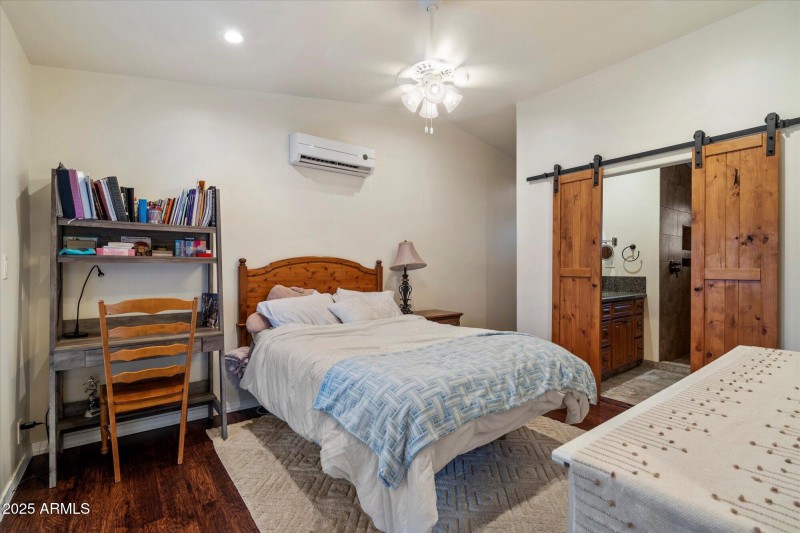 Ensuite Bedroom #2