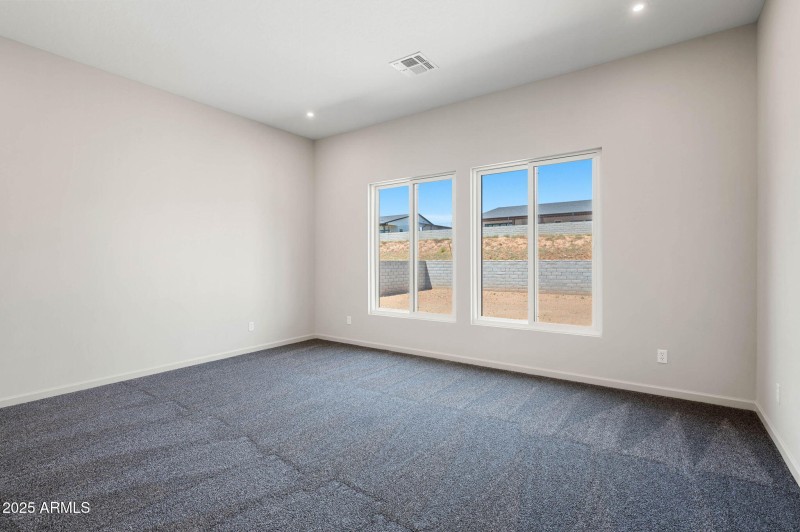 19-Primary Bedroom (1)