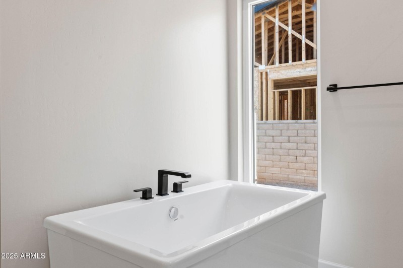 24-Primary Bathroom (4)