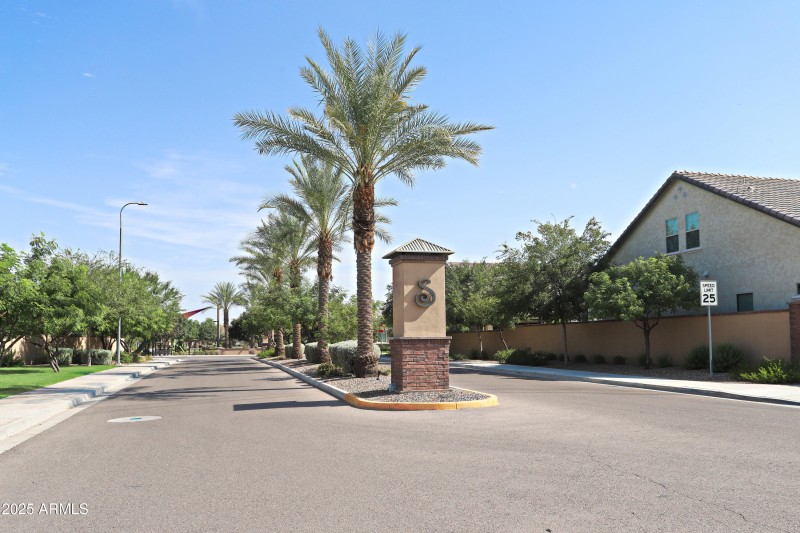 1954 E GERONIMO Street