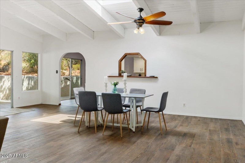 19-Dining Area