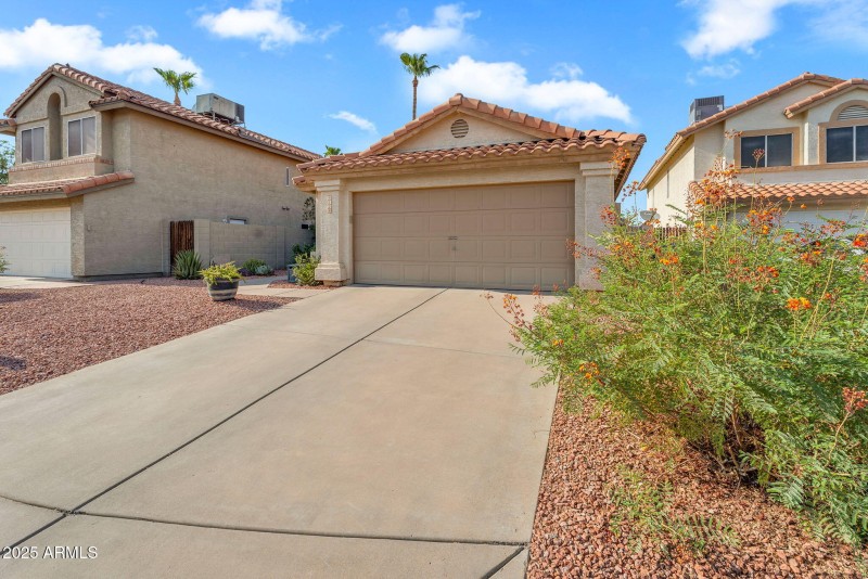 4128 E Woodland Dr