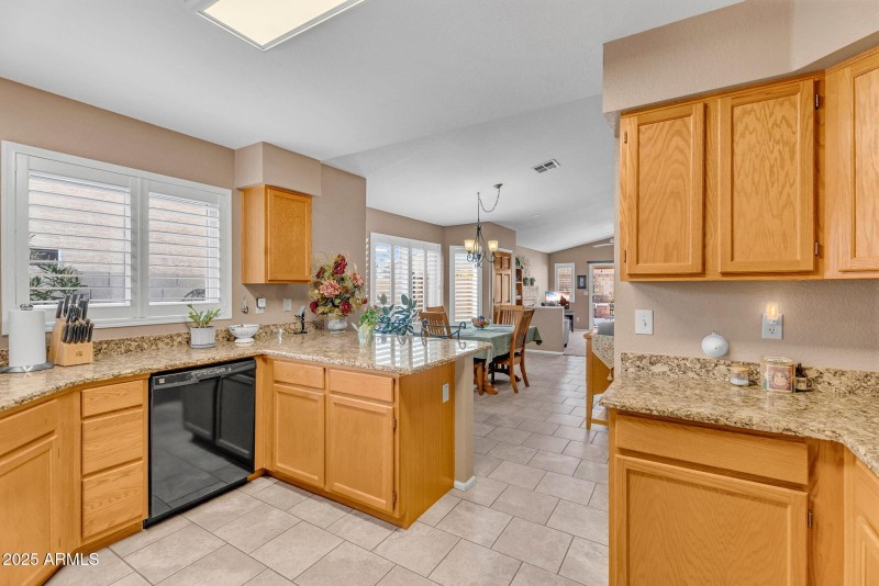 4128 E Woodland Dr