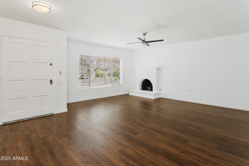 1527EWestwindway003
