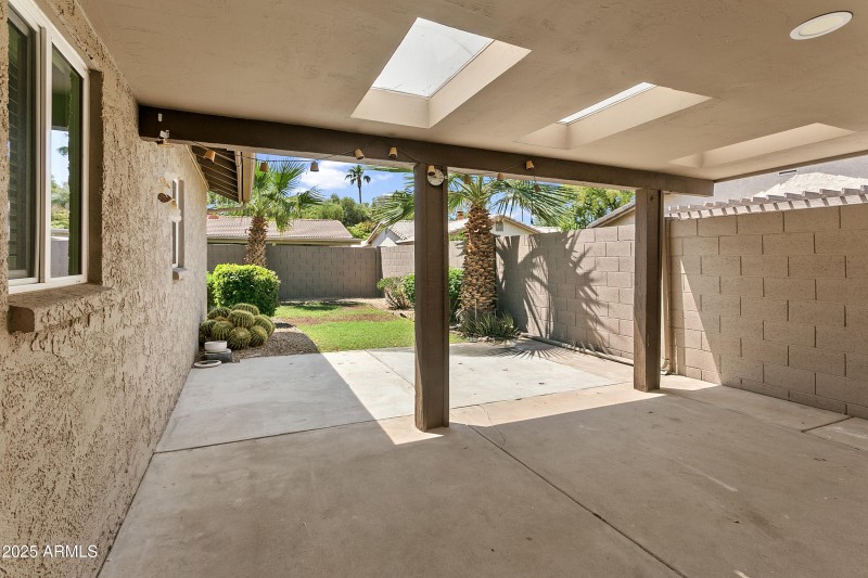 1527EWestwindway020