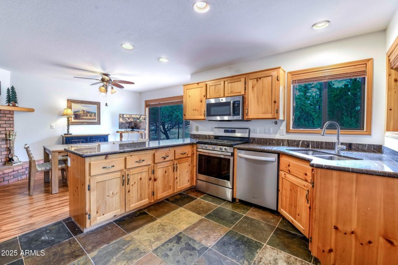 D kitchen and dining (3)