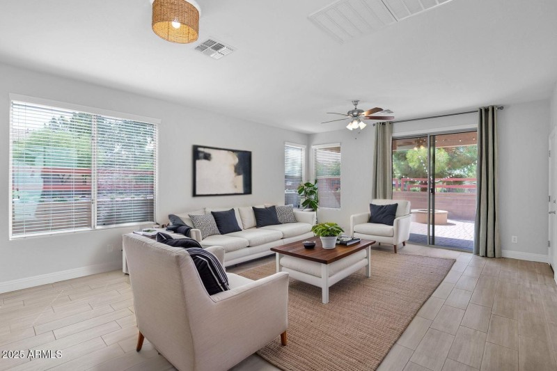 19095 Kingbird - 15Family Room1