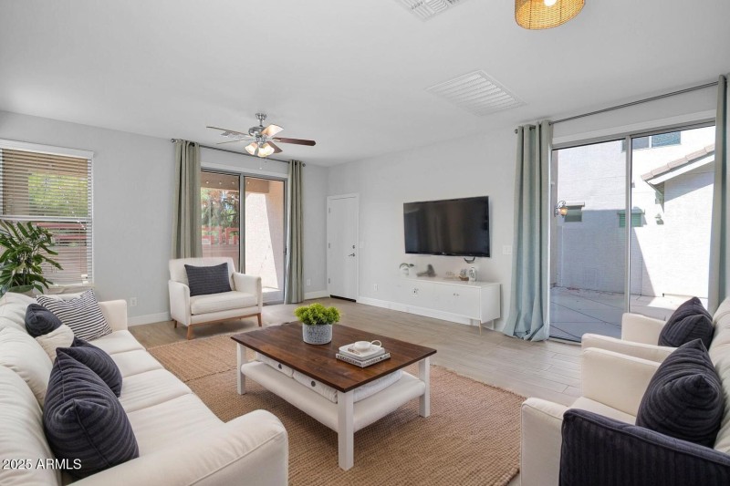 19095 Kingbird - 14Family Room1