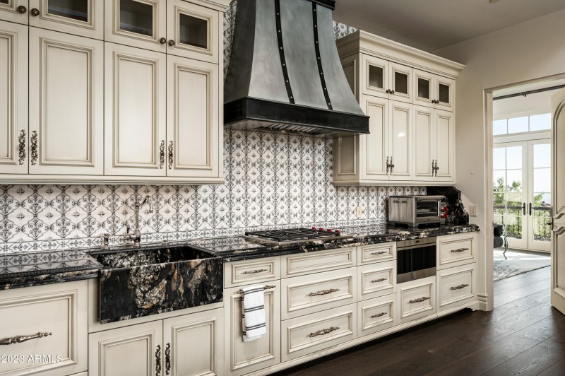 Guest House Custom Kitchen